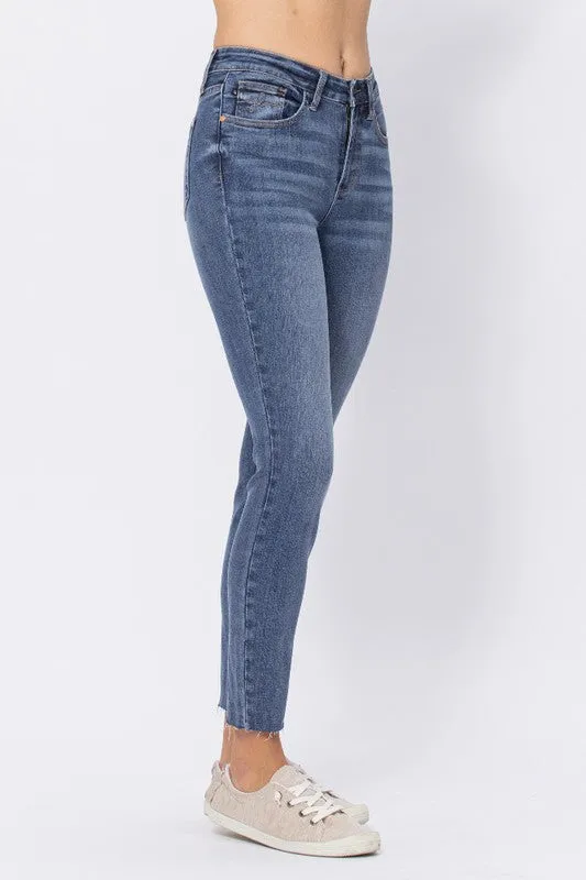 JB127 - CURVY - EMBROIDERED POCKET RELAXED JEAN